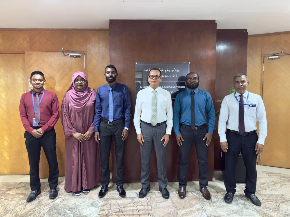 photo for މ. މަޑުއްވަރީ ކައުންސިލްގެ މެންބަރުންނާ މިނިސްޓަރ އާދަމް ޝަރީފު ޢުމަރު ބައްދަލުކުރައްވައިފި